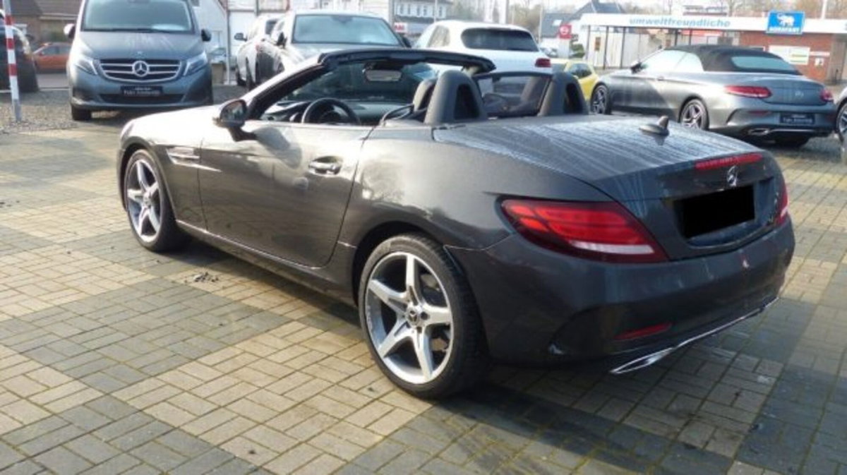 Mercedes-Benz SLC 200 AMG line (3)