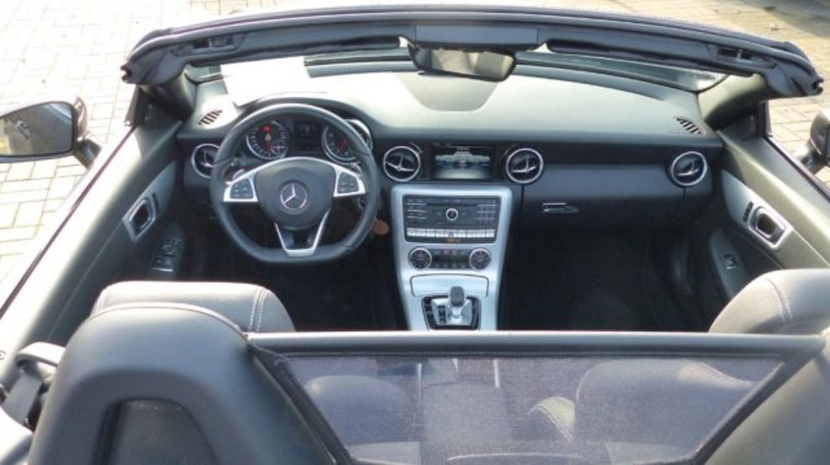 Mercedes-Benz SLC 200 AMG line (9)