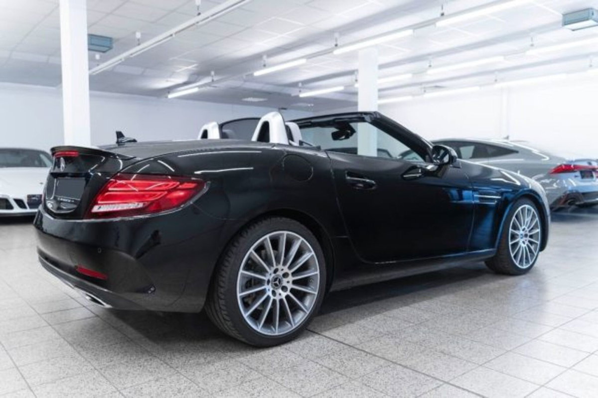 Mercedes-Benz SLC 300 AMG line (9)