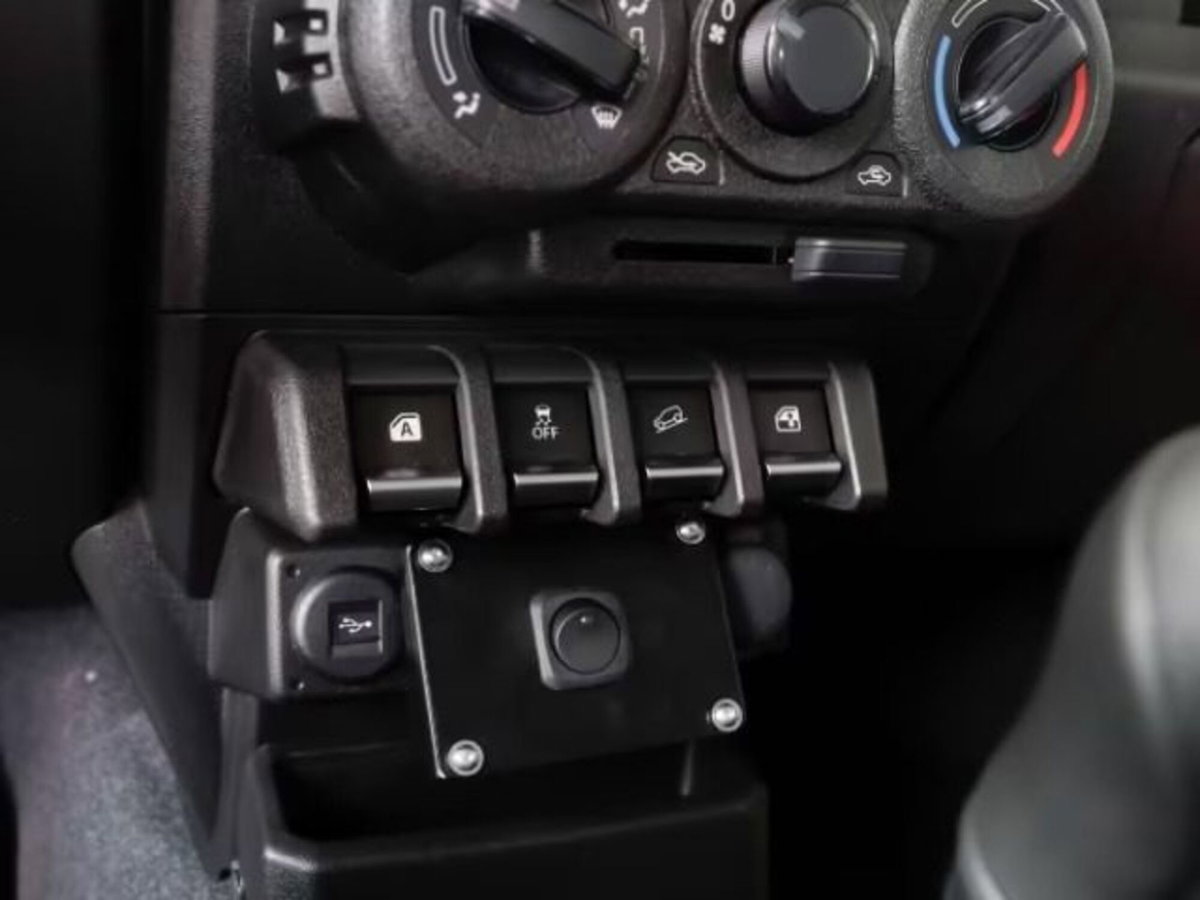 Suzuki Jimny 1.5 5MT Top (12)