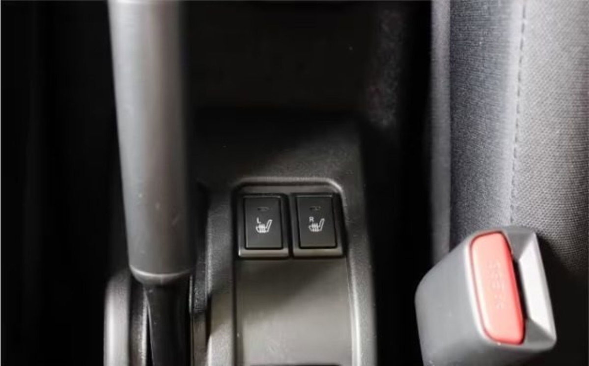 Suzuki Jimny 1.5 5MT Top (13)