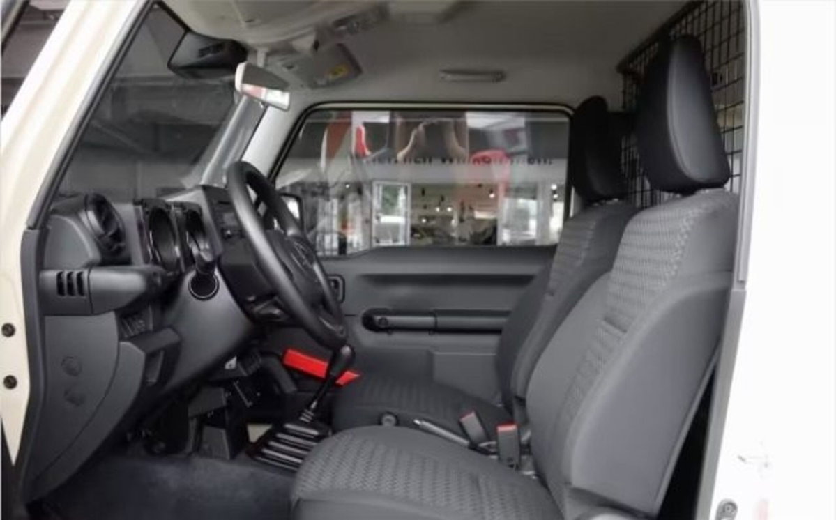 Suzuki Jimny 1.5 5MT Top (6)
