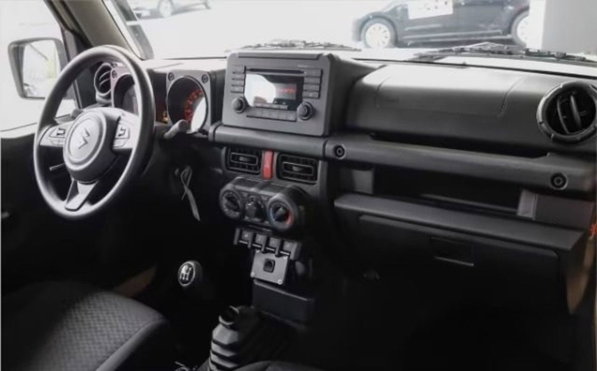 Suzuki Jimny 1.5 5MT Top (7)