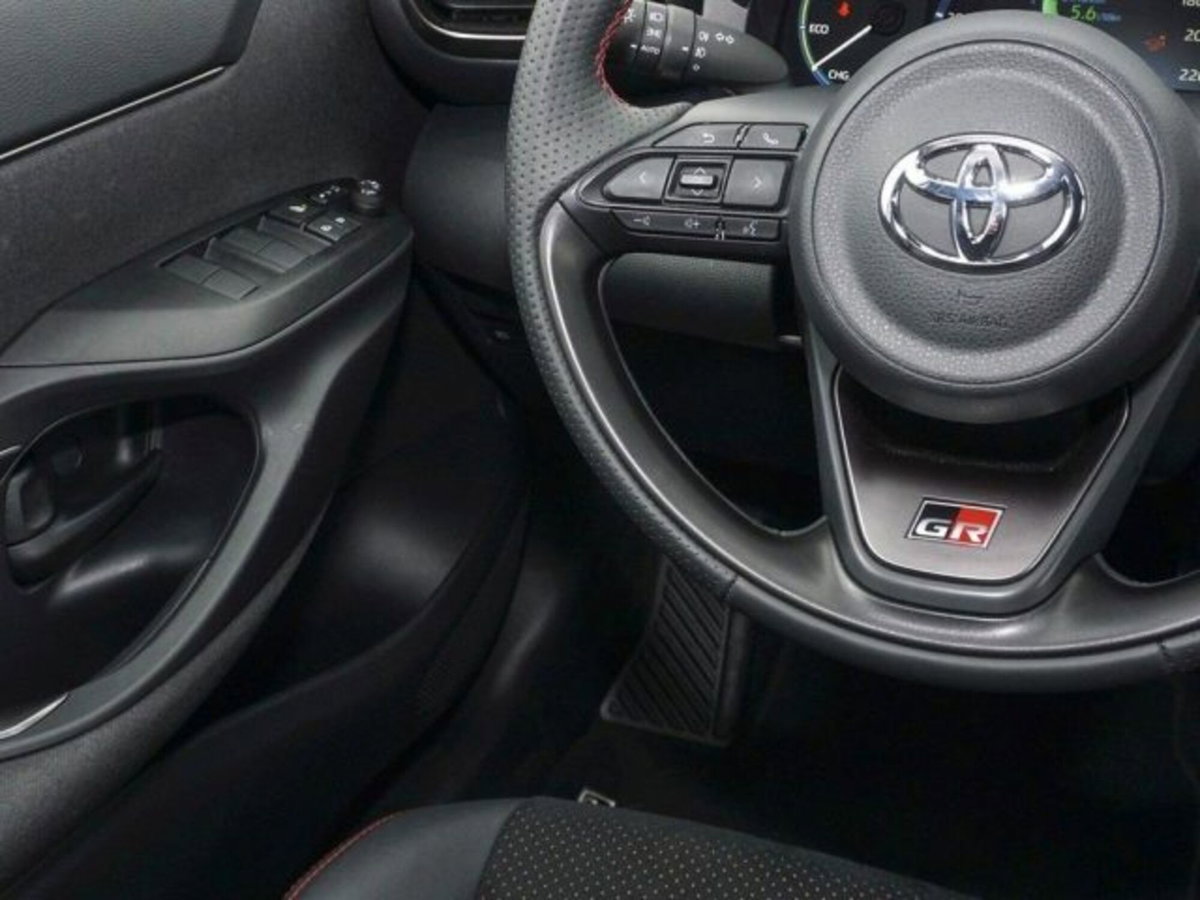 Toyota Yaris Cross 1.5h GR Sport Black Sky fwd 116cv e-cvt (10)
