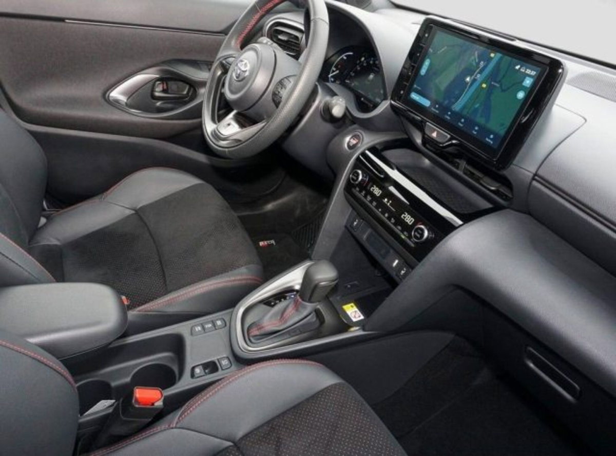 Toyota Yaris Cross 1.5h GR Sport Black Sky fwd 116cv e-cvt (11)