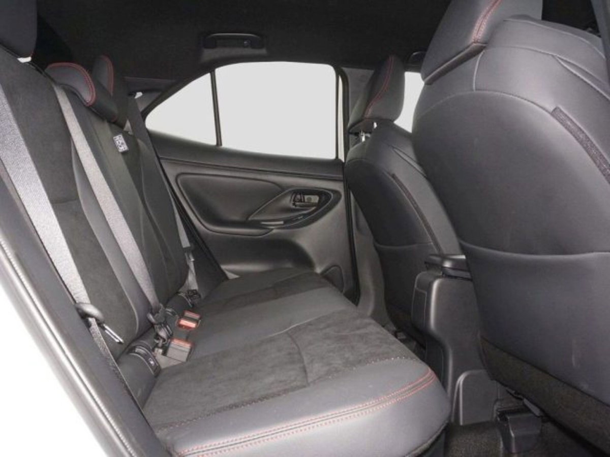 Toyota Yaris Cross 1.5h GR Sport Black Sky fwd 116cv e-cvt (12)