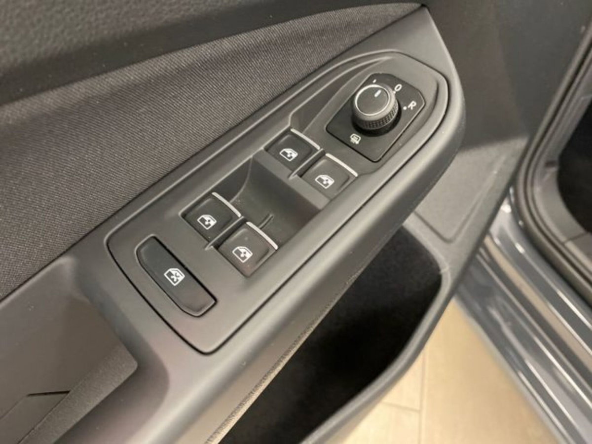 Volkswagen Golf 2.0 TDI SCR Life (15)