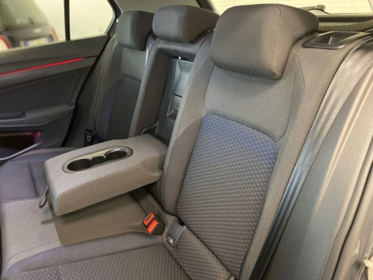 Volkswagen Golf 2.0 TDI SCR Life (17)