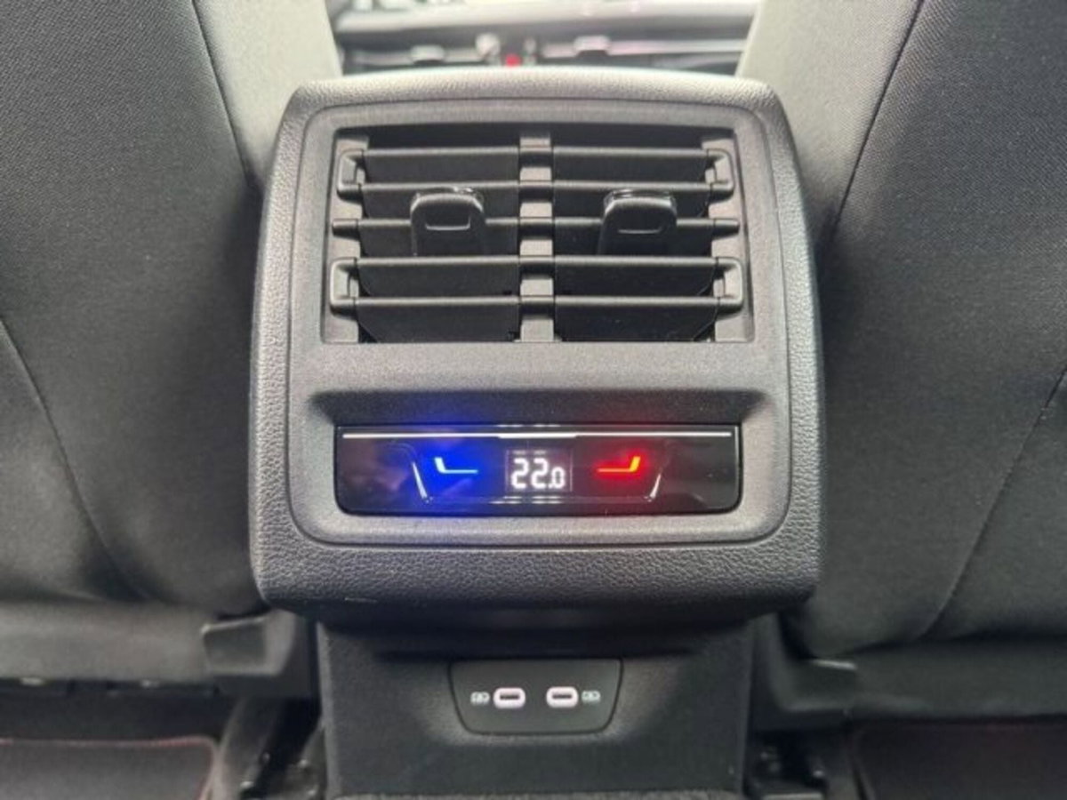 Volkswagen Golf 2.0 TSI GTI DSG (13)