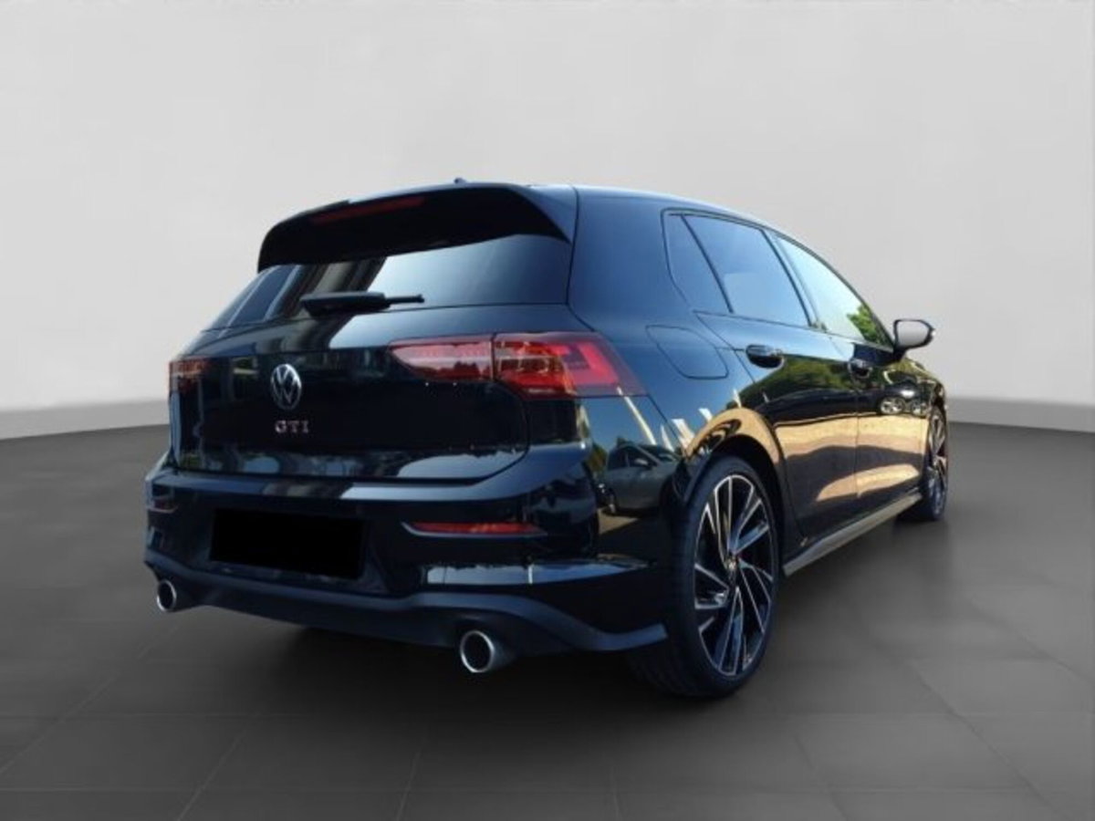 Volkswagen Golf 2.0 tsi GTI MT Ultimate 245cv (2)