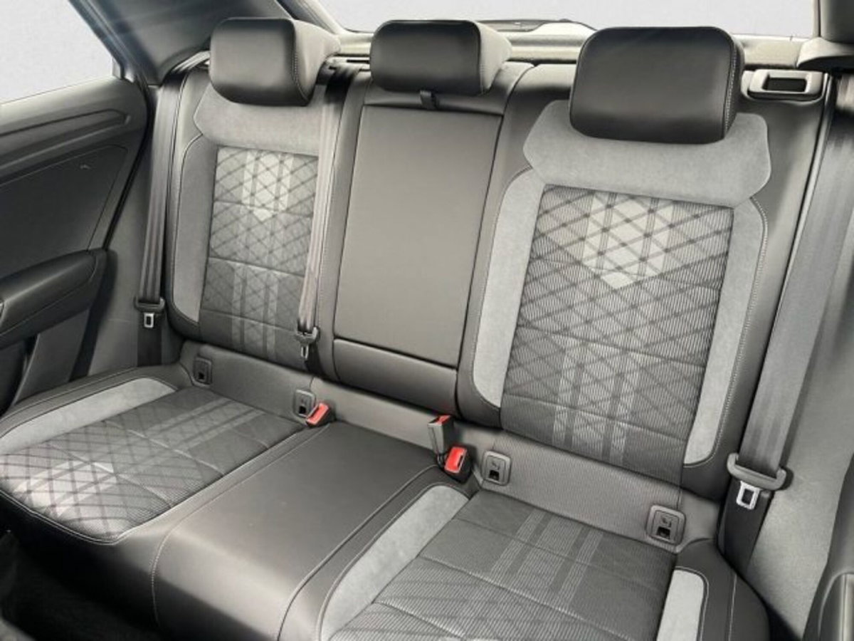 Volkswagen T-Roc 1.5 tsi R-Line dsg (8)