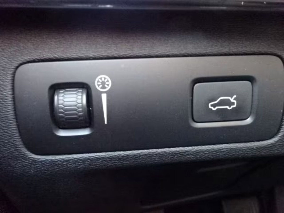 Volvo XC90 B5 (d) AWD Geartronic Momentum Pro (12)