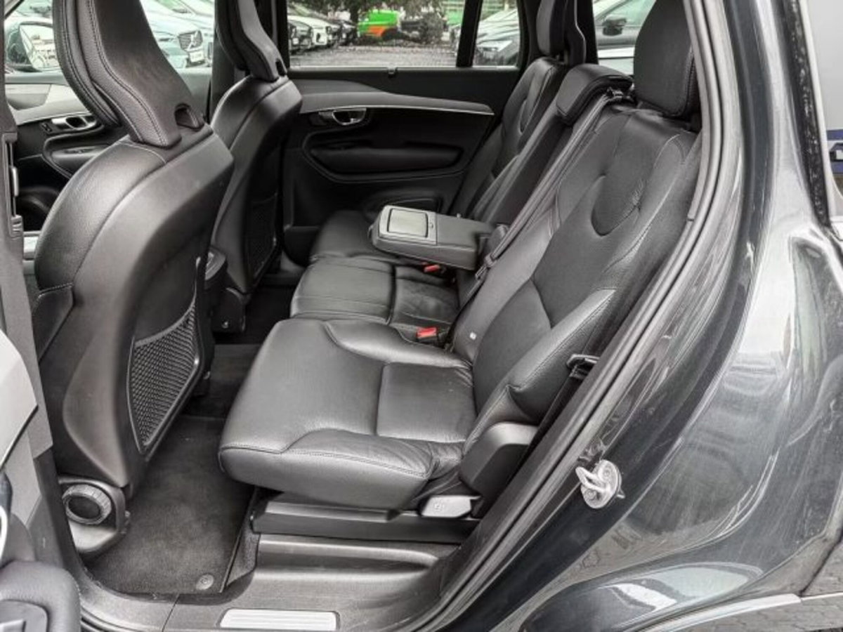 Volvo XC90 B5 (d) AWD Geartronic 7 posti Momentum Pro (15)