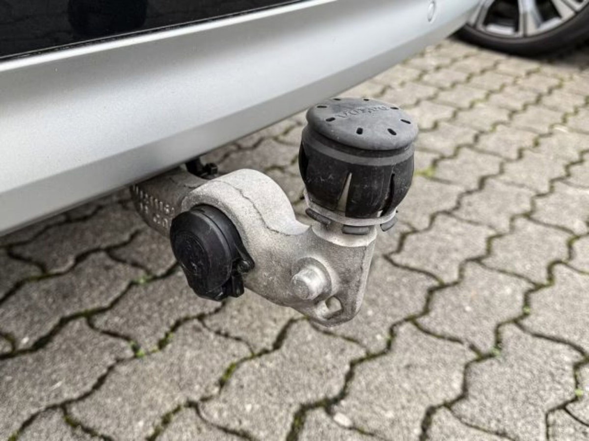 Volvo XC90 B5 (d) AWD Geartronic 7 posti Momentum Pro (18)