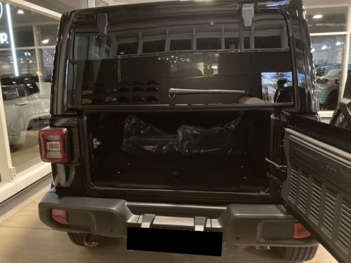 Jeep Wrangler Unlimited 2.0 Turbo Sahara (5)