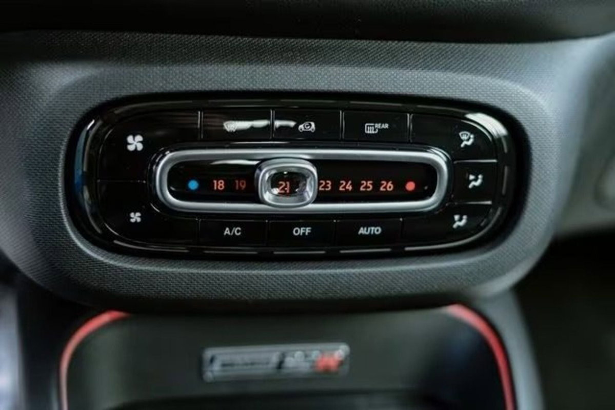 smart Fortwo Cabrio EQ cabrio BRABUS Style (13)