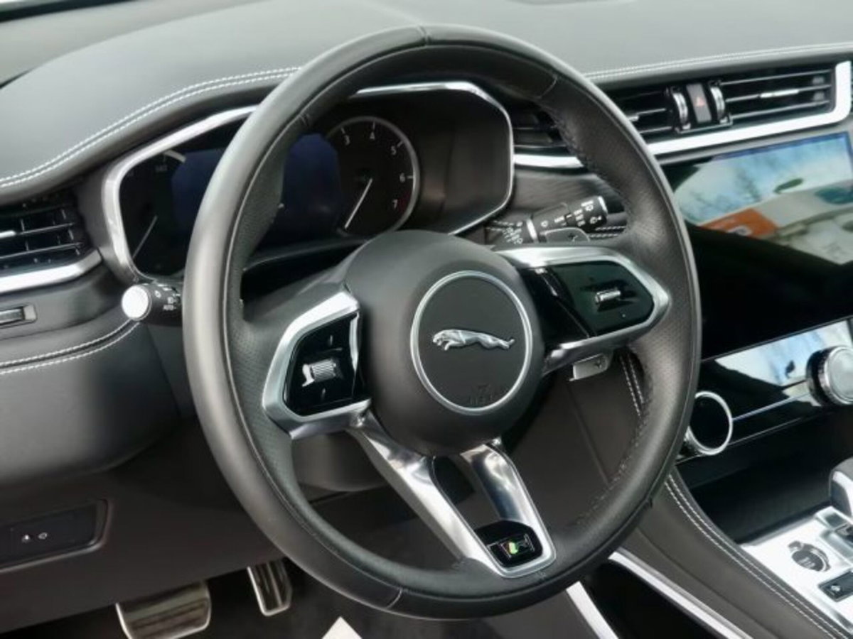 Jaguar F-Pace 2.0 250 CV AWD aut. R-Dynamic SE (10)