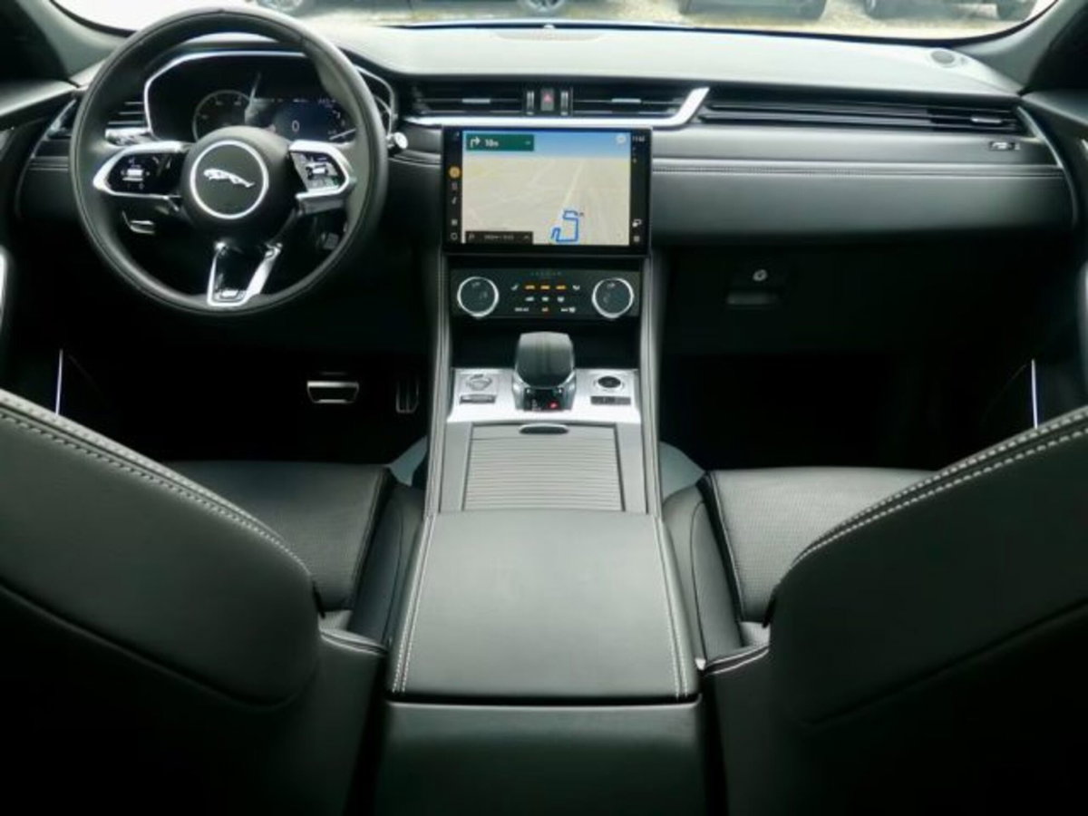 Jaguar F-Pace 2.0 250 CV AWD aut. R-Dynamic SE (11)