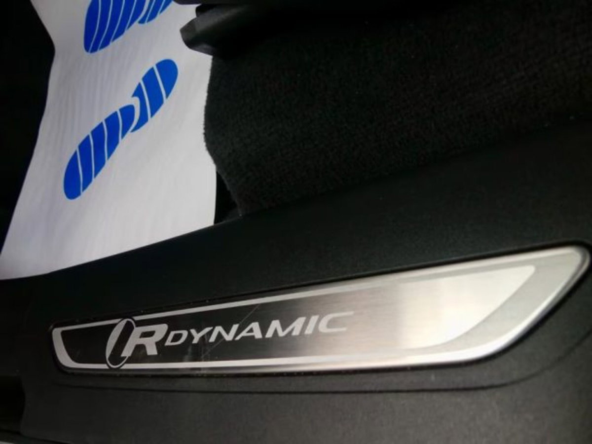 Jaguar F-Pace 2.0 250 CV AWD aut. R-Dynamic SE (14)
