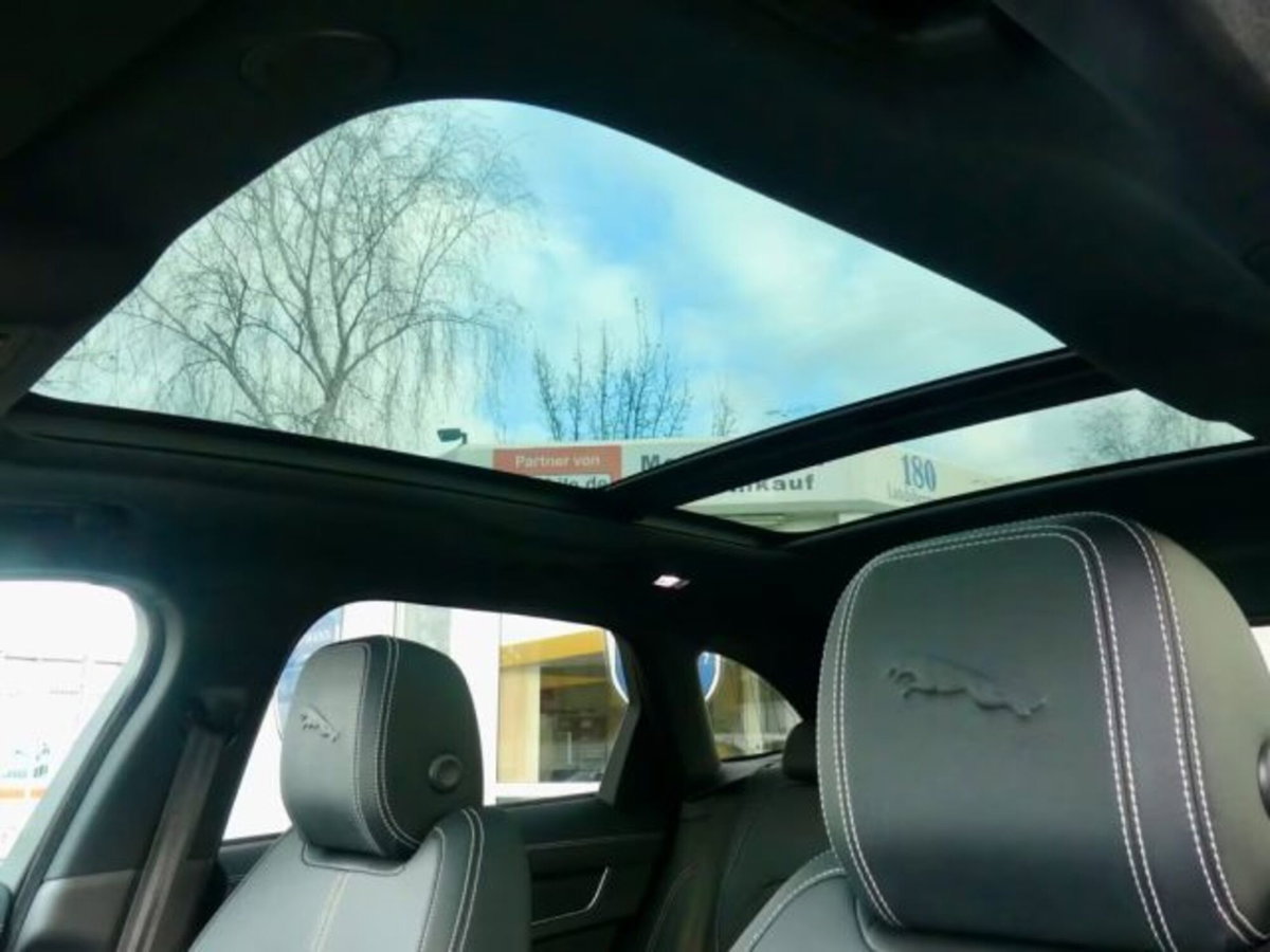 Jaguar F-Pace 2.0 250 CV AWD aut. R-Dynamic SE (16)