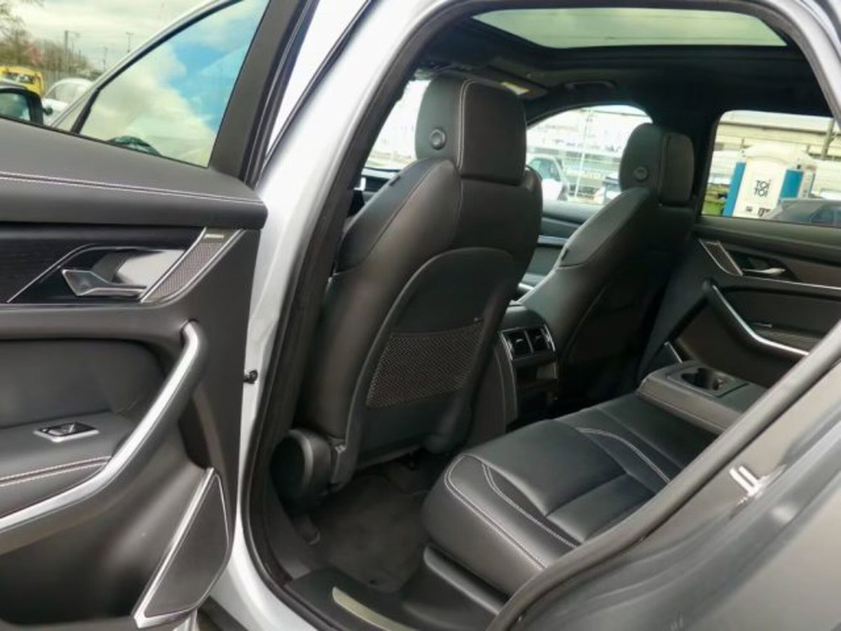 Jaguar F-Pace 2.0 250 CV AWD aut. R-Dynamic SE (17)