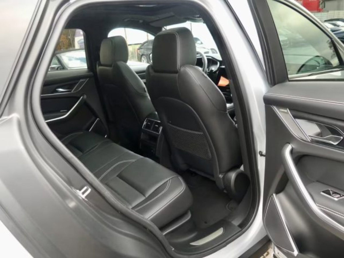 Jaguar F-Pace 2.0 250 CV AWD aut. R-Dynamic SE (19)