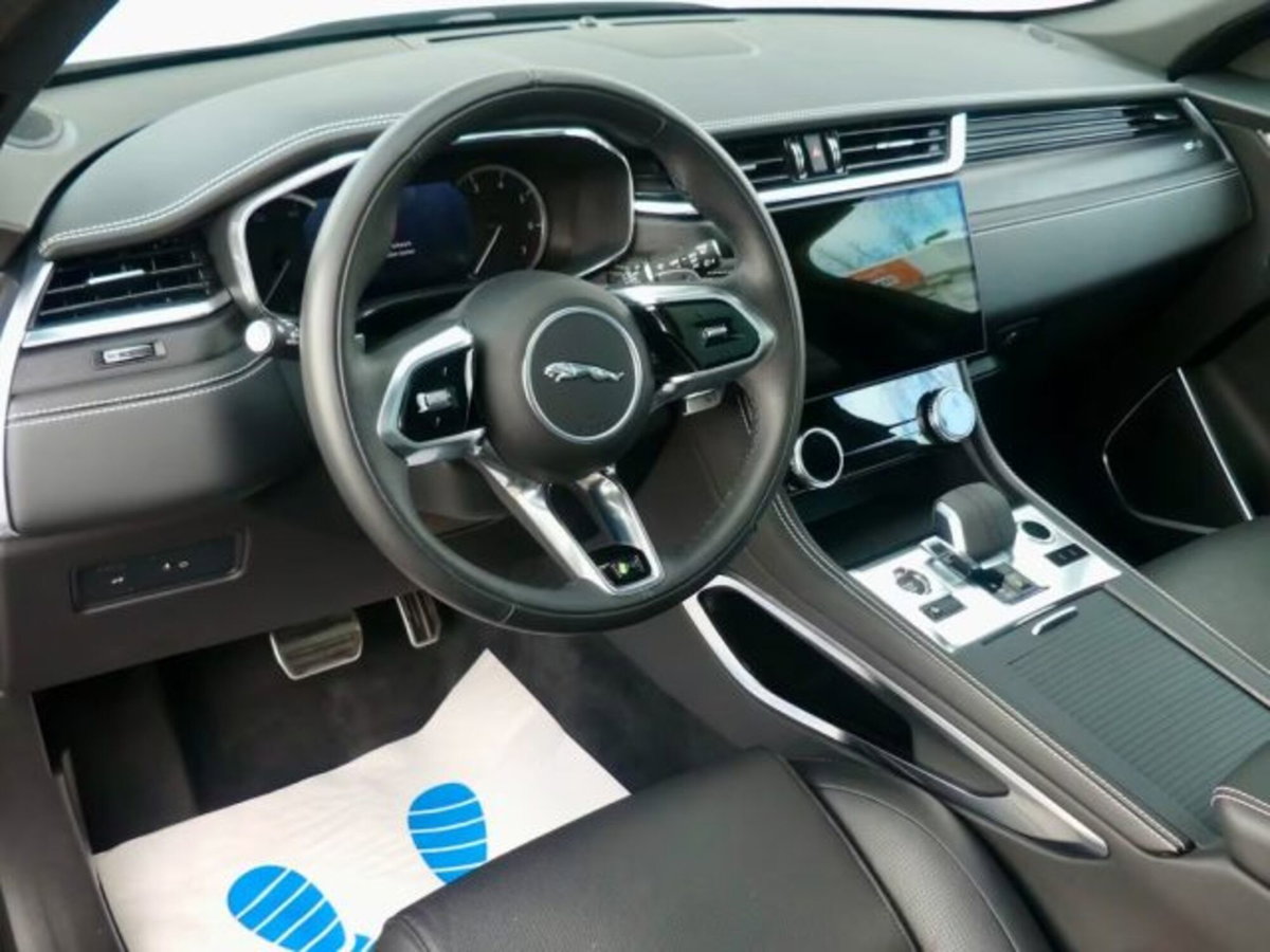 Jaguar F-Pace 2.0 250 CV AWD aut. R-Dynamic SE (9)