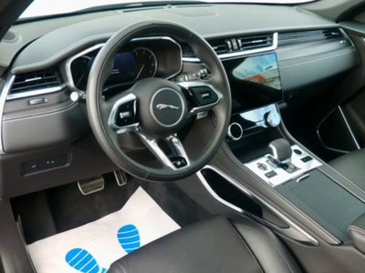 Jaguar F-Pace 2.0 250 CV AWD aut. R-Dynamic SE (9)
