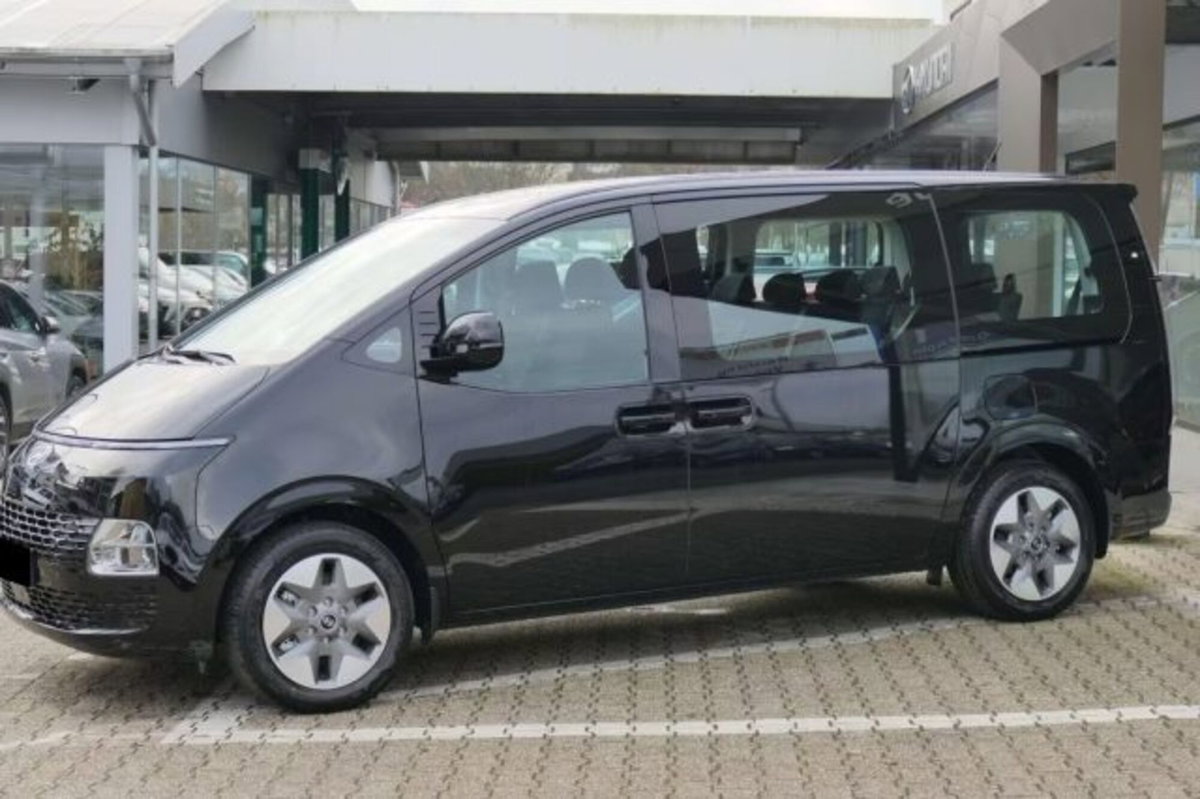 Hyundai Staria 1.6 hev 2wd auto