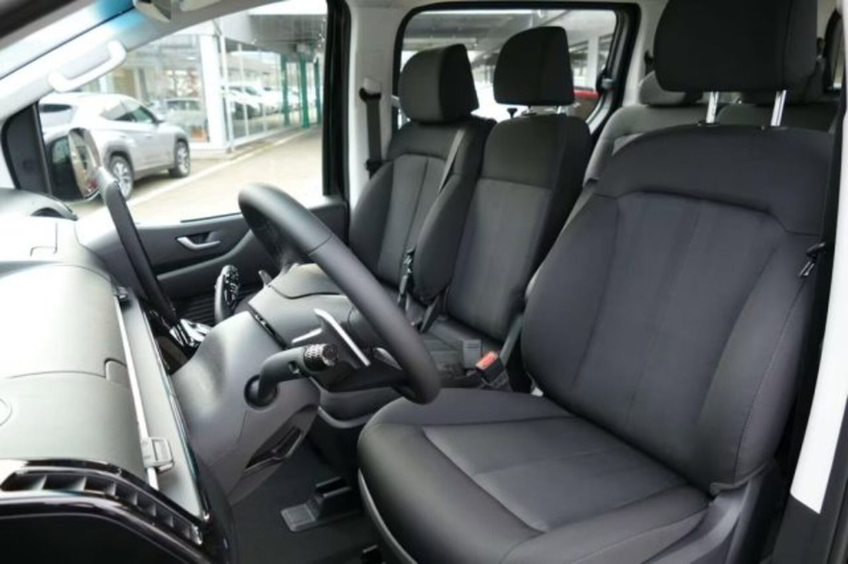Hyundai Staria 1.6 hev 2wd auto (10)