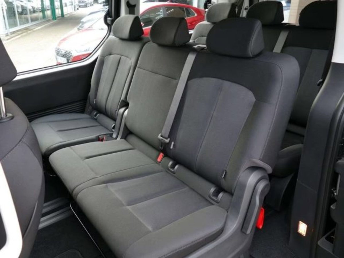 Hyundai Staria 1.6 hev 2wd auto (11)