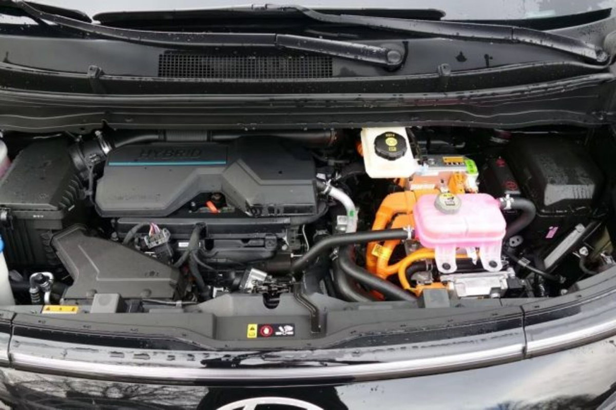 Hyundai Staria 1.6 hev 2wd auto (14)