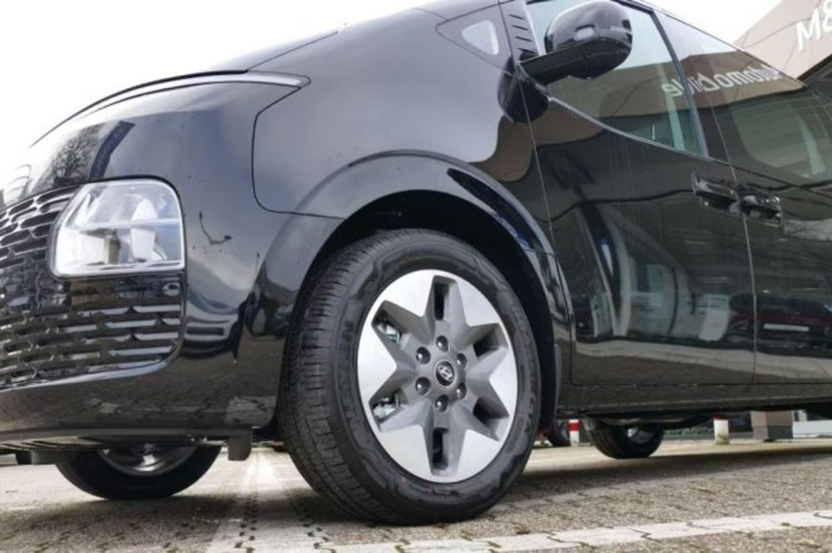 Hyundai Staria 1.6 hev 2wd auto (15)