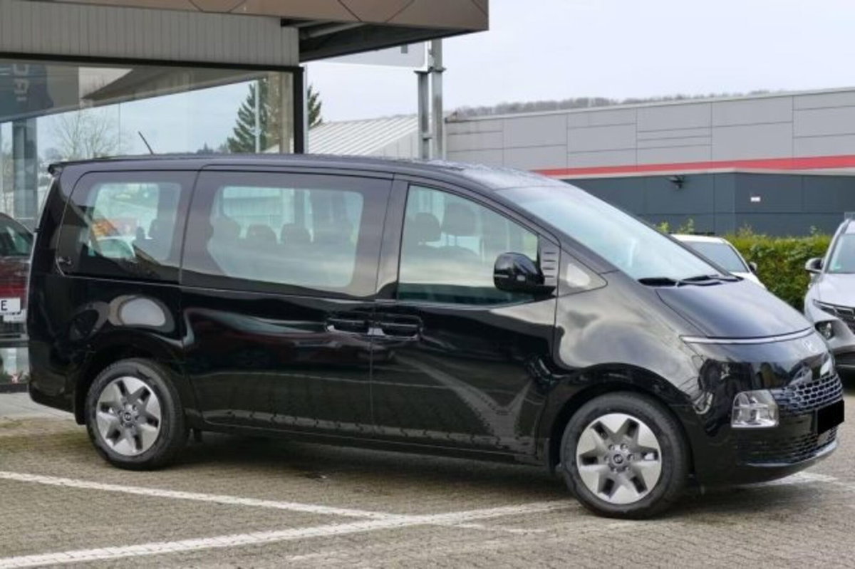 Hyundai Staria 1.6 hev 2wd auto (3)