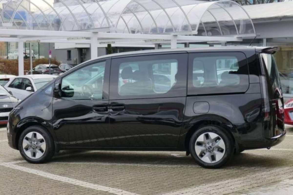 Hyundai Staria 1.6 hev 2wd auto (4)