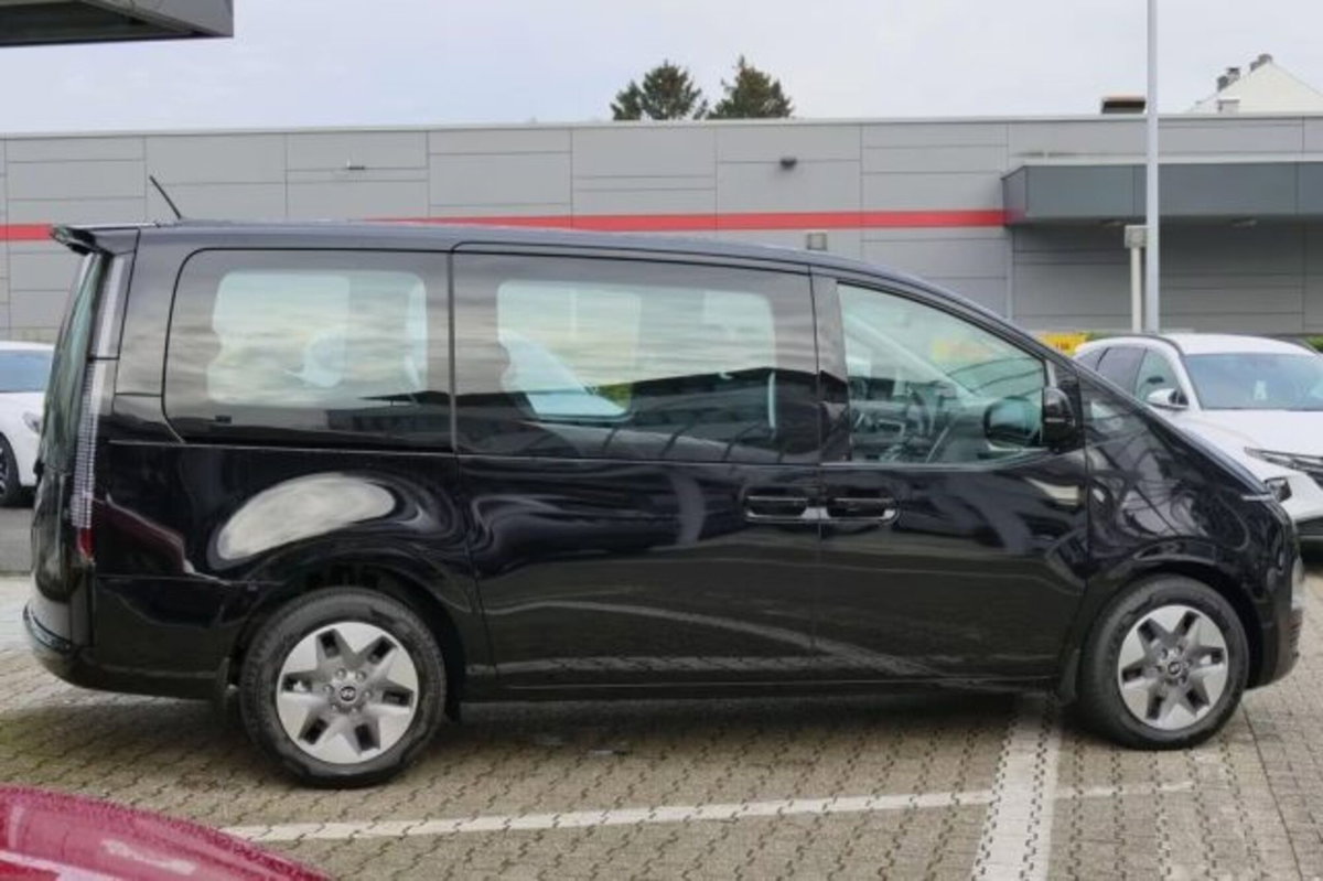 Hyundai Staria 1.6 hev 2wd auto (6)