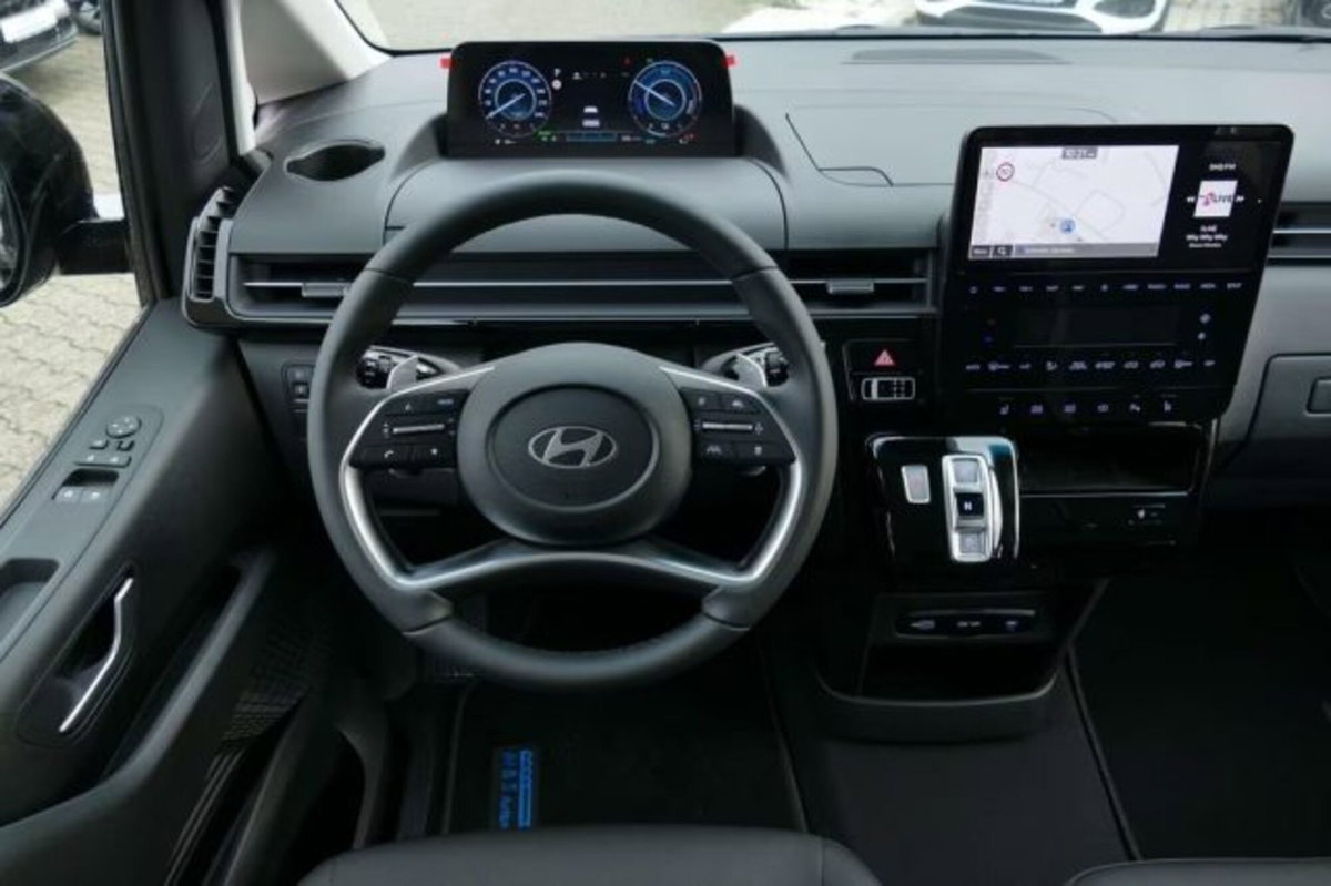 Hyundai Staria 1.6 hev 2wd auto (7)