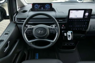 Hyundai Staria 1.6 hev 2wd auto (7)