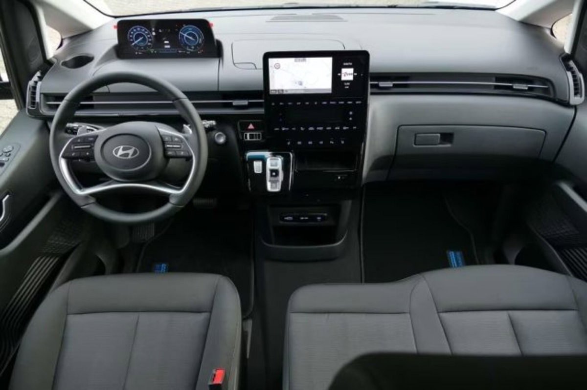 Hyundai Staria 1.6 hev 2wd auto (8)
