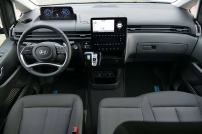 Hyundai Staria 1.6 hev 2wd auto (8)