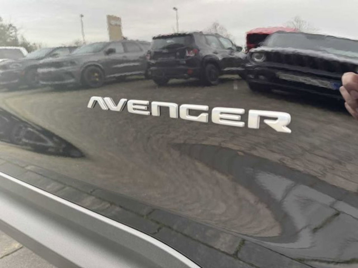 Jeep Avenger 1.2 turbo Summit fwd 100cv (9)