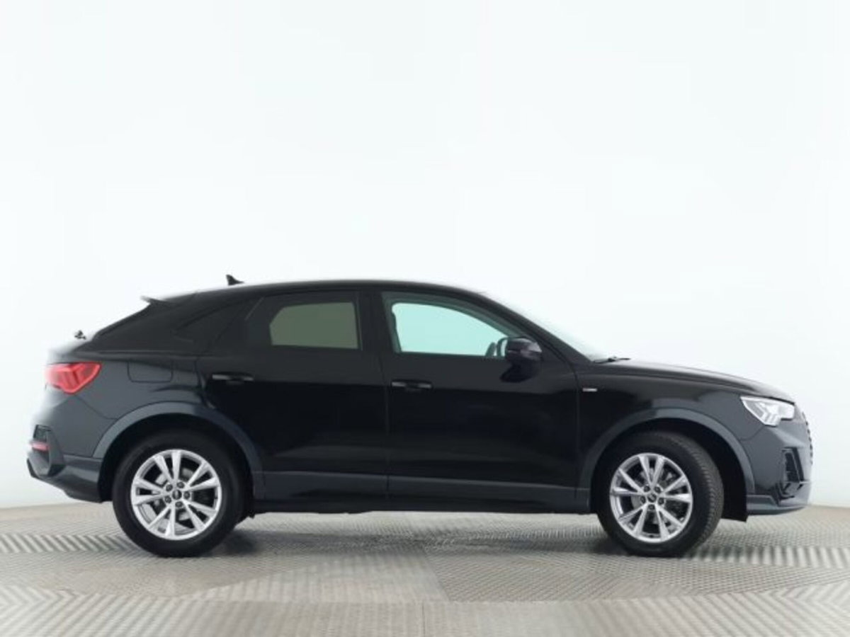 Audi Q3 Sportback 35 TDI quattro S tronic S line edition (2)