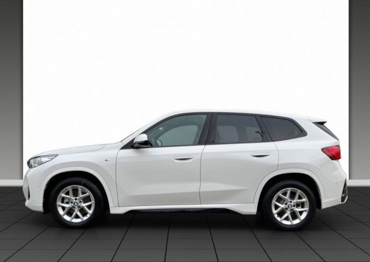 BMW iX1 edrive 20 MSport (2)