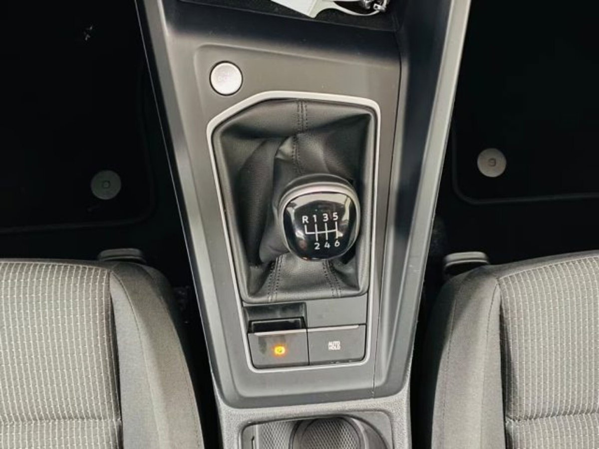 Volkswagen Golf 2.0 TDI SCR Life (10)