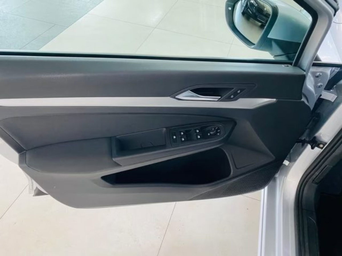 Volkswagen Golf 2.0 TDI SCR Life (6)