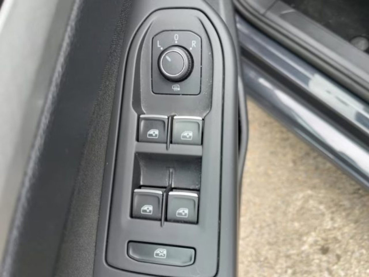 Volkswagen Golf 2.0 TDI SCR Life (10)