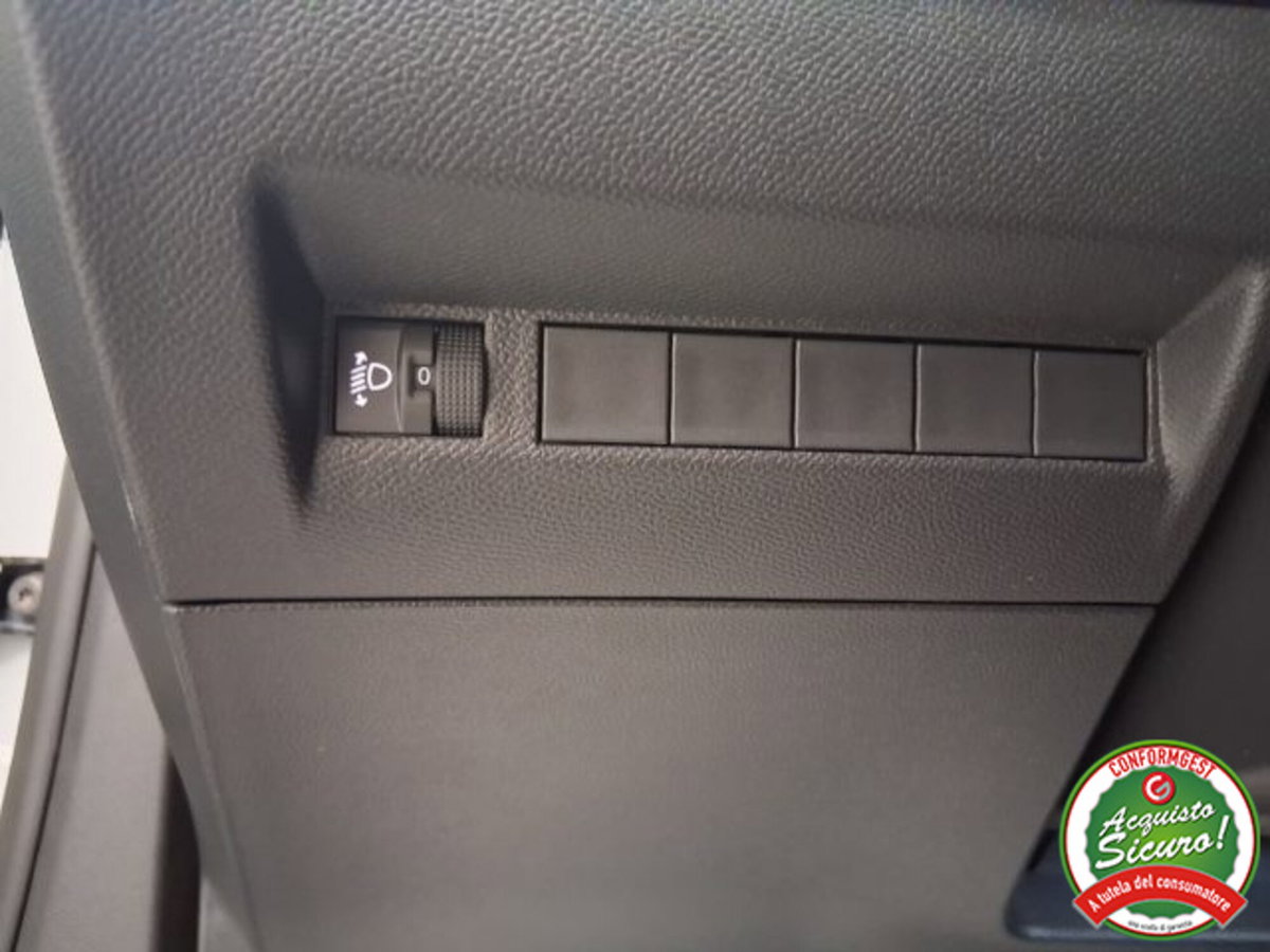 Peugeot 2008 PureTech 100 S&S Allure (16)