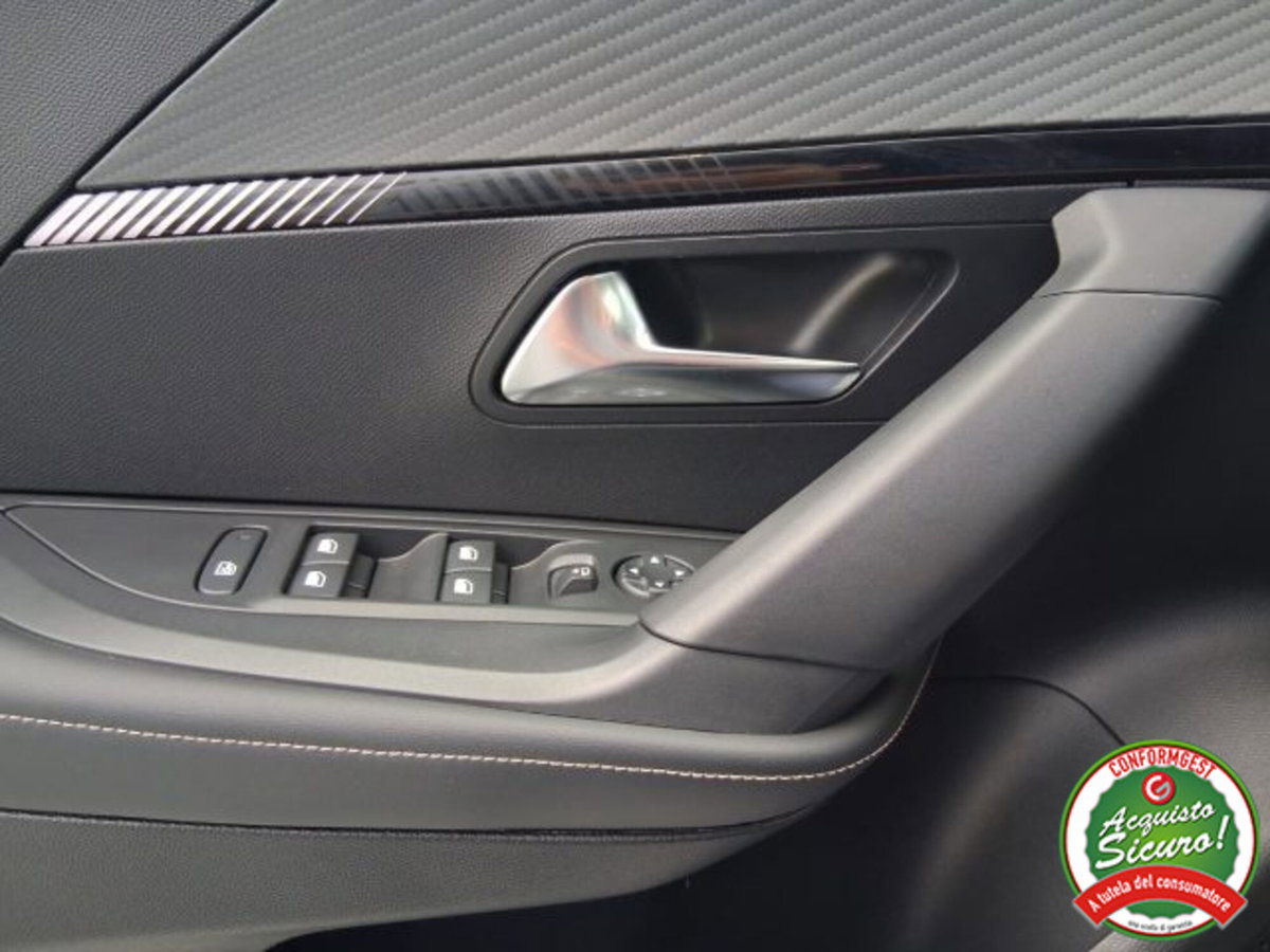 Peugeot 2008 PureTech 100 S&S Allure (17)
