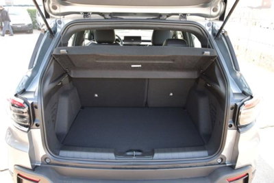 Jeep Avenger 1.2 turbo e-hybrid mhev Upland 4xe 145cv edct6 (7)