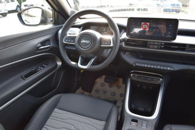 Jeep Avenger 1.2 turbo e-hybrid mhev Upland 4xe 145cv edct6 (9)